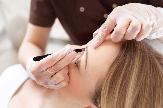 REBROWS - DESIGN NATURAL E TÉCNICAS DE RECONSTRUÇÃO DE SOBRANCELHAS