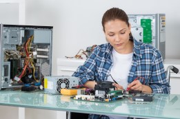 MONTADOR E REPARADOR DE COMPUTADOR