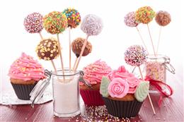 PREPARO DE CAKE POPS E CUPCAKES