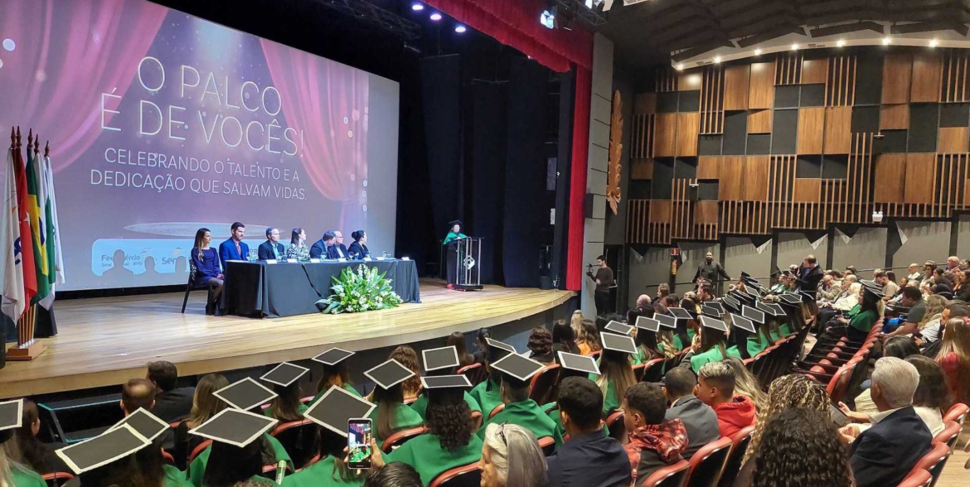 Formatura de quatro turmas do curso Técnico em Enfermagem pela parceria entre Senac, Sescoop e Unimed