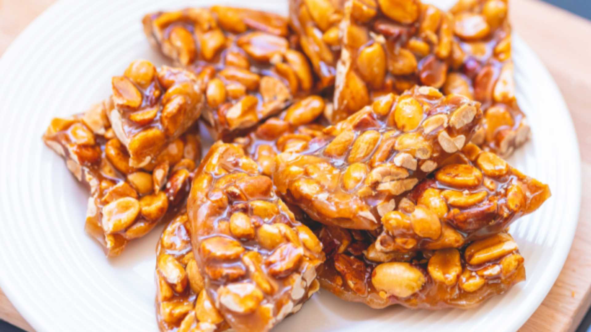 Crocante de Amendoim com bolinha de arroz