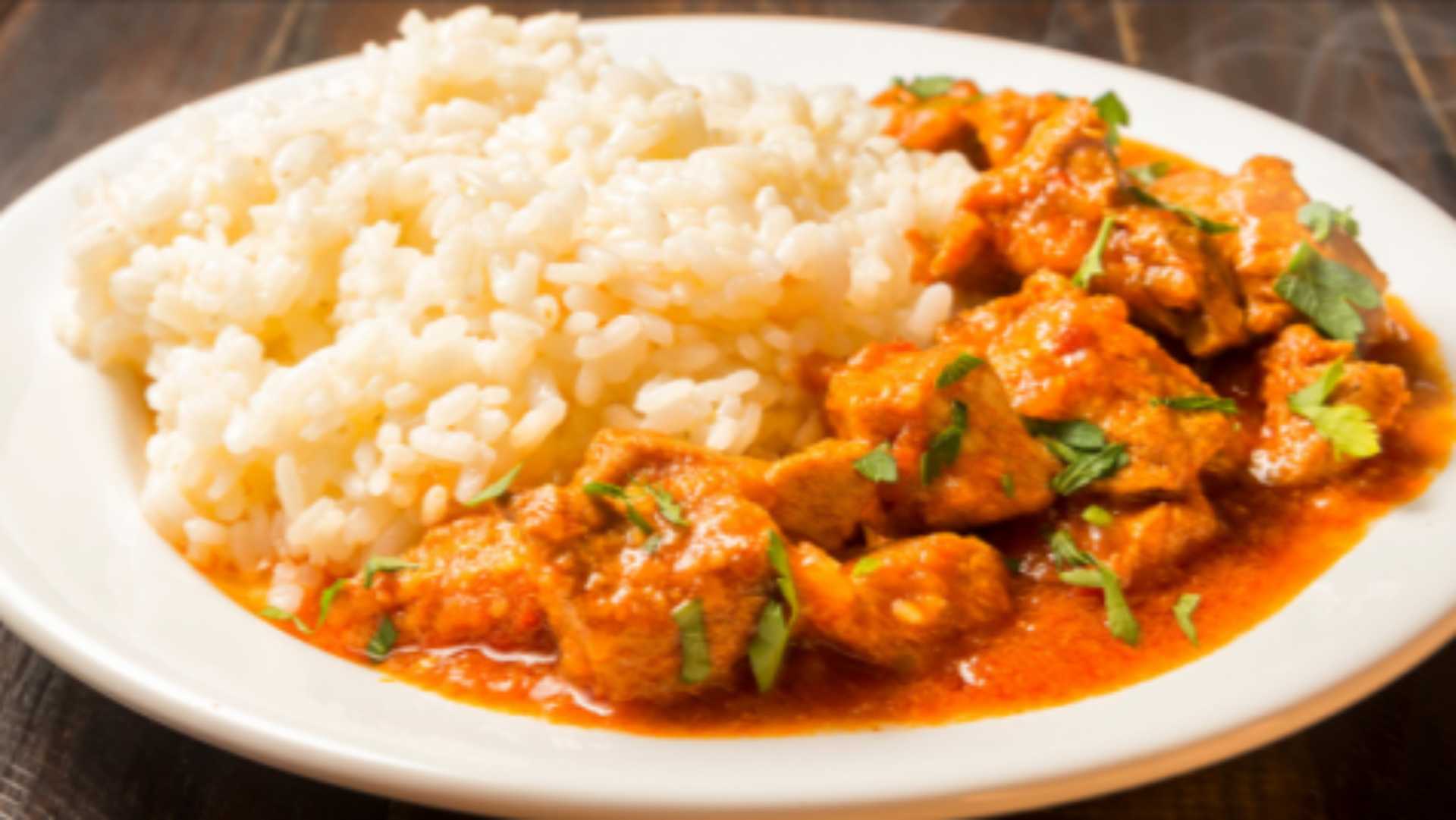 Paleta Suína Desfiada com Molho de Abóbora e Ervas + Arroz Branco