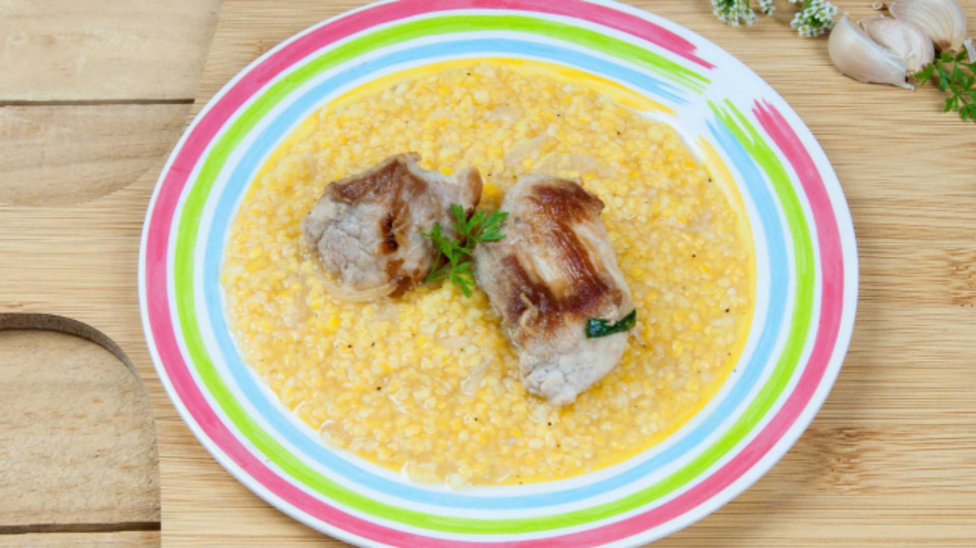 Quirera com pernil