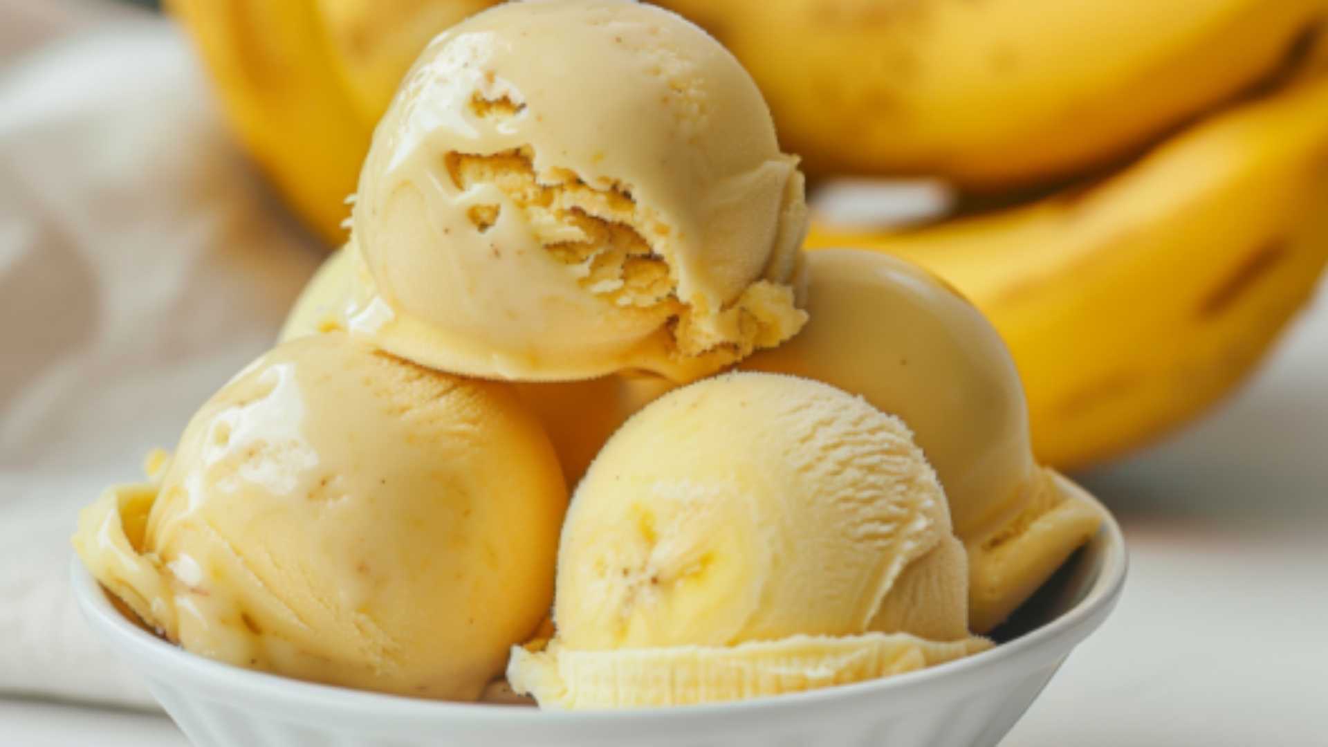 Sorbet de Banana com Calda de Suco de Goiaba