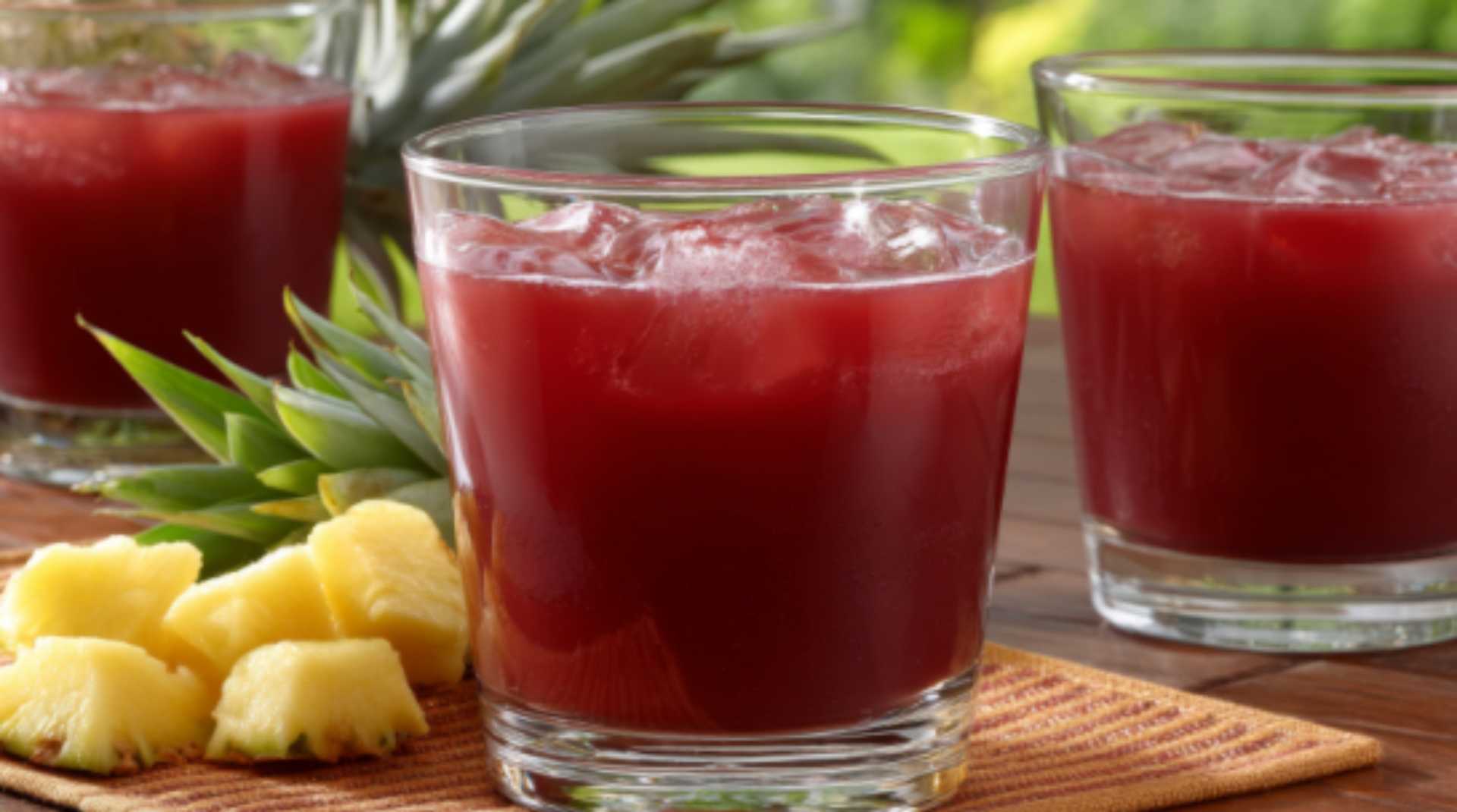 Suco de abacaxi com beterraba