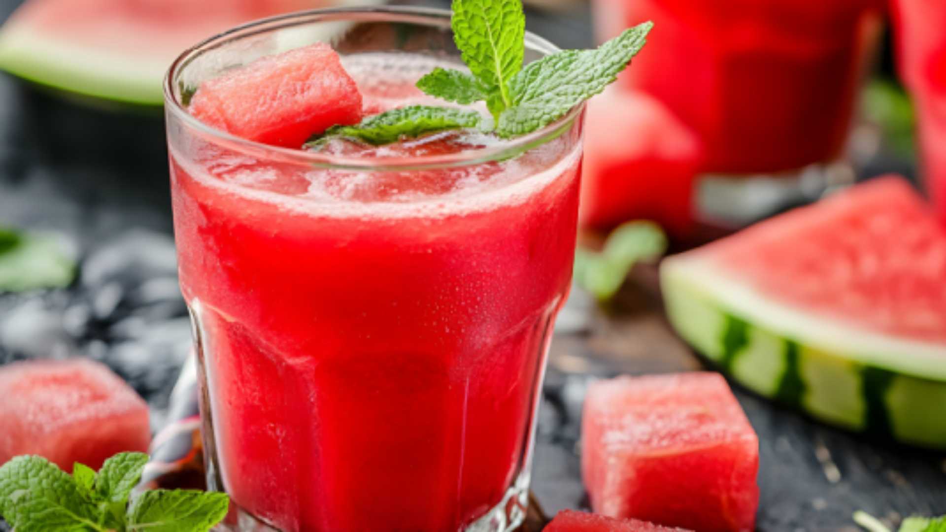 Suco de goiaba com abacaxi e limão