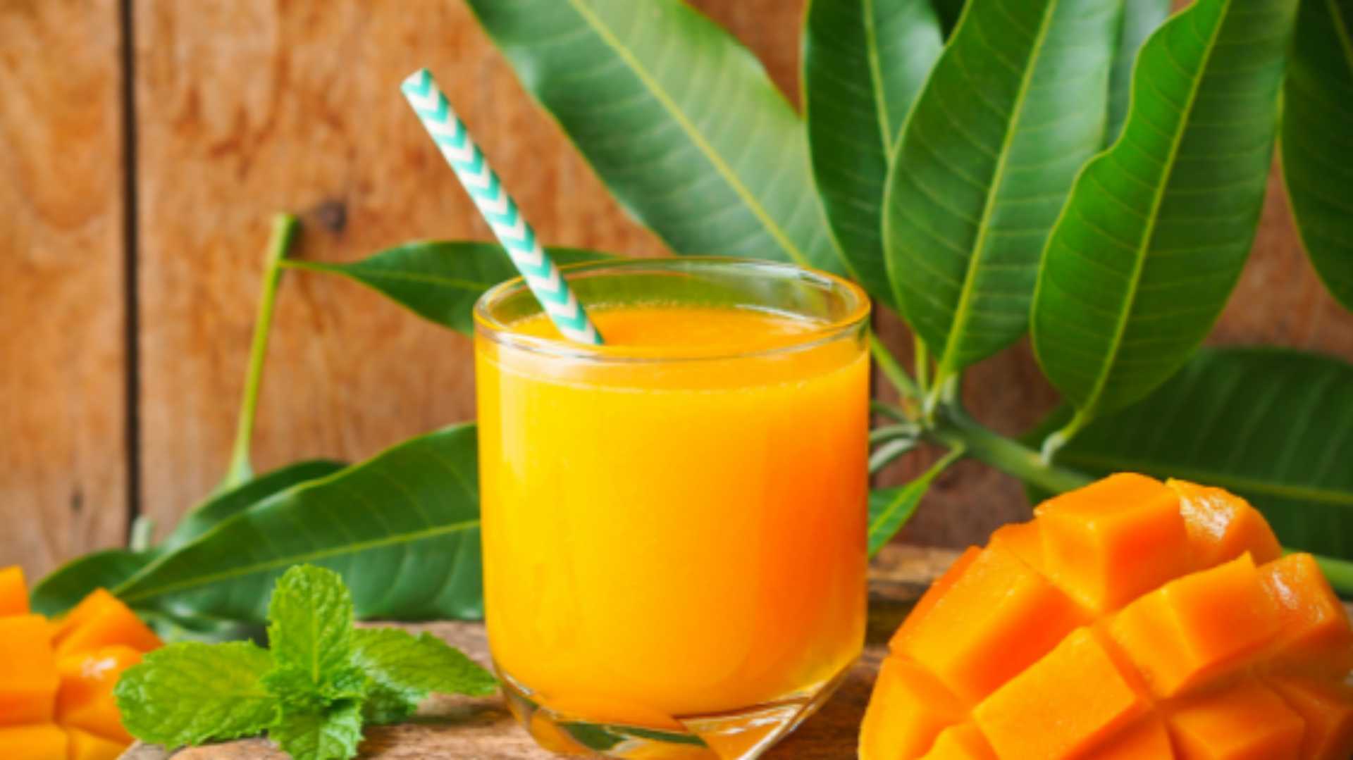 Suco de manga, maracujá e água de coco